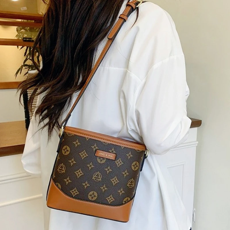 

New Printed Letter Bucket Bag, Single-shoulder Crossbody Small Square Bag, Coin Purse, Simple Women's Bag