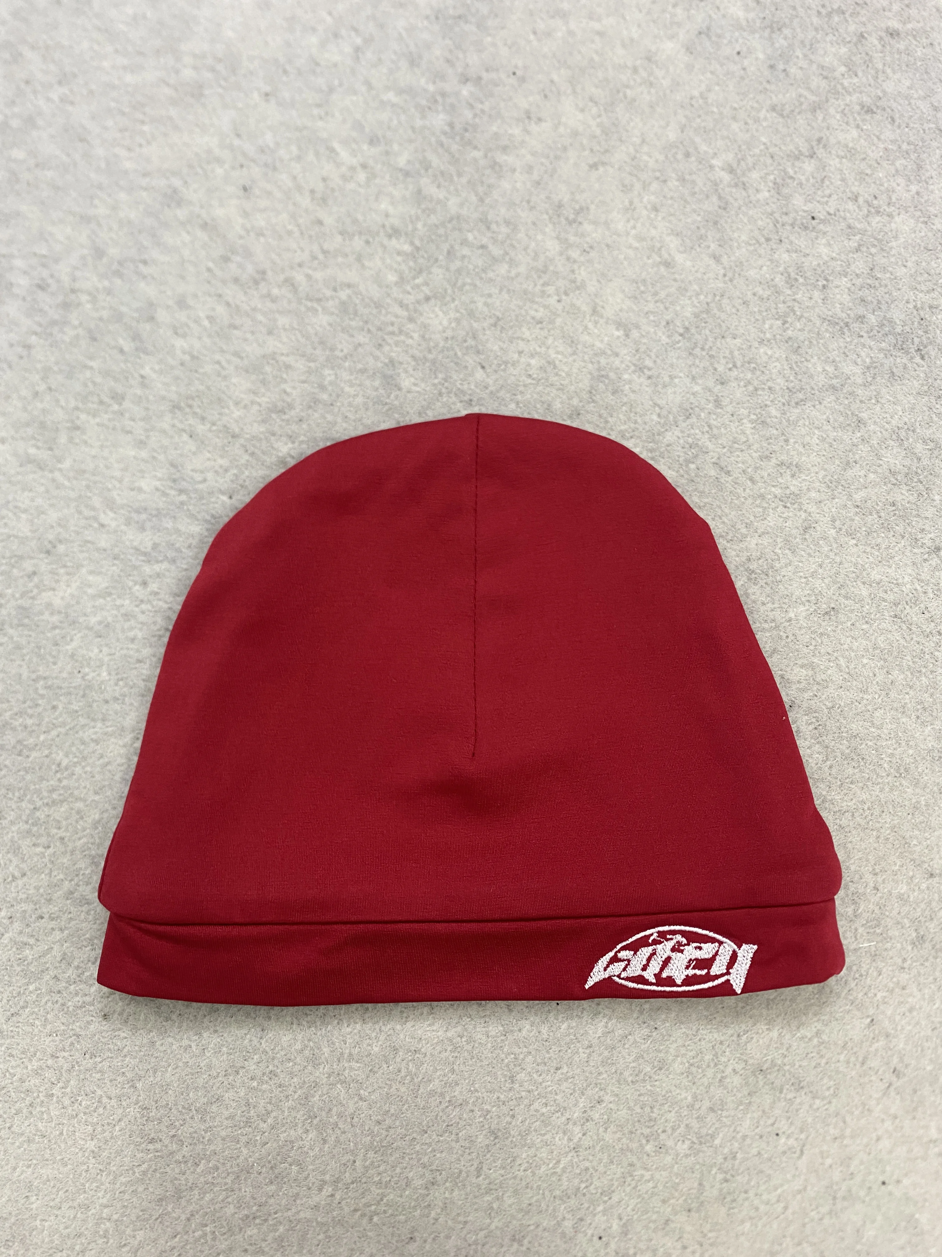 Beanie Cuffed Knit - Topi Beanie Burgundy Berumbai Dengan Bordir