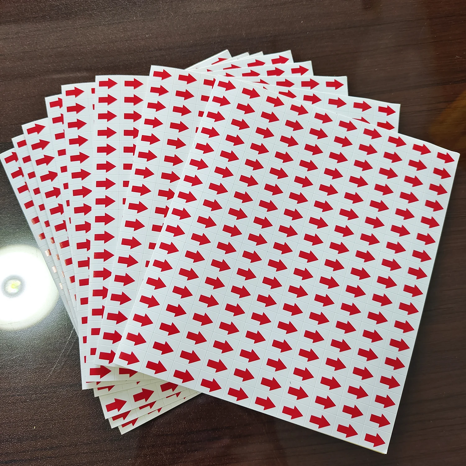 1000pcs 12x9mm Red Arrow Paper Label Sticker for Direction Indication or Product Processing Plant Procedures Defect Mark
