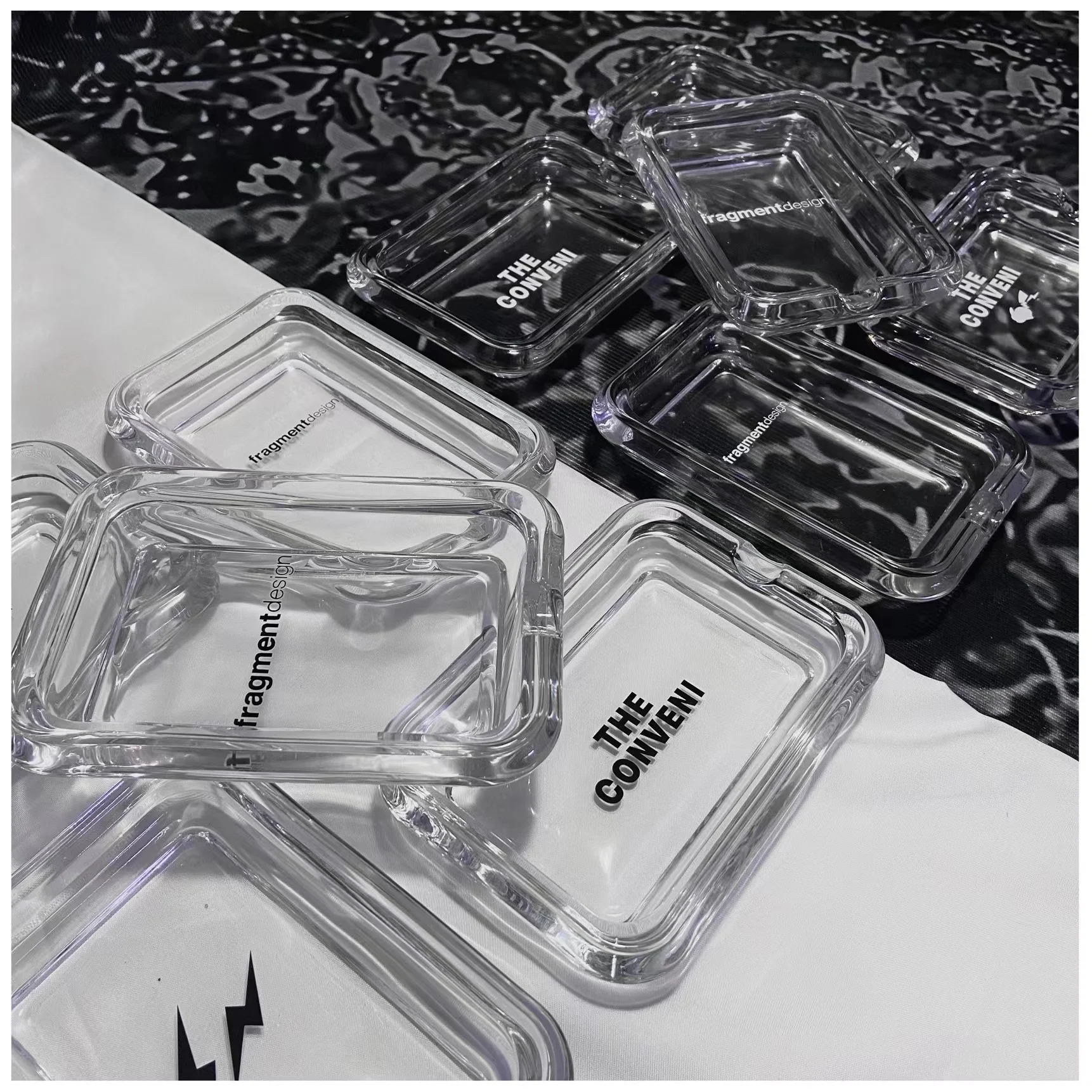 

Trendy brand Hiroshi Fujiwara lightning glass long ashtray Nordic creative simple ins fashion vibe style ornaments