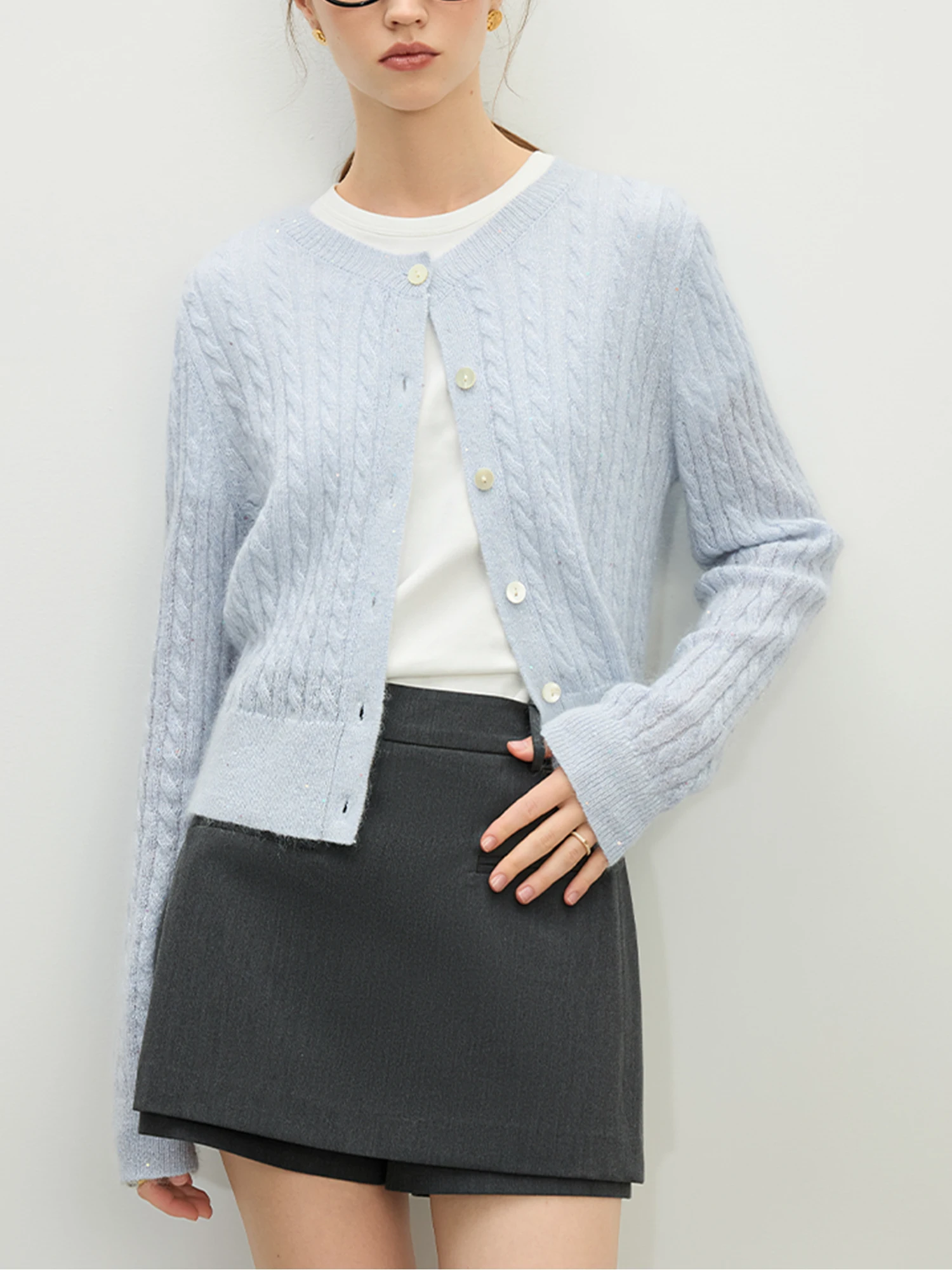 FSLE Office Lady Lana Cavallo Perline di seta Cardigan lavorato a maglia 2025 Primavera Nuovo girocollo Blu Bianco Cardigan da donna 25FS11199