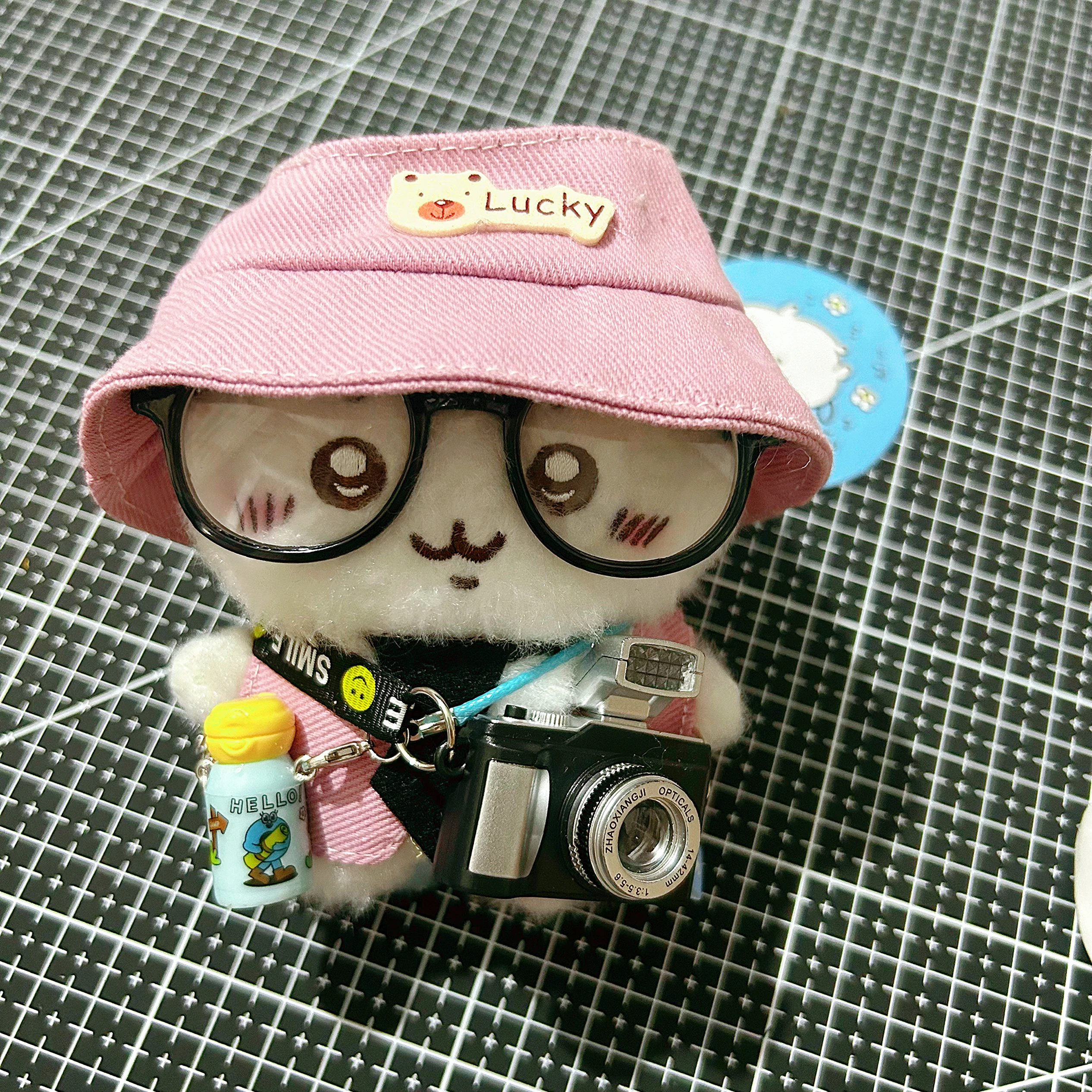 

MINISO & Chiikawa Hachiware Usagi Keychain, Camera Flash Sound Effect, Clothing Camera, Cute Mini Figurine, Christmas Gift