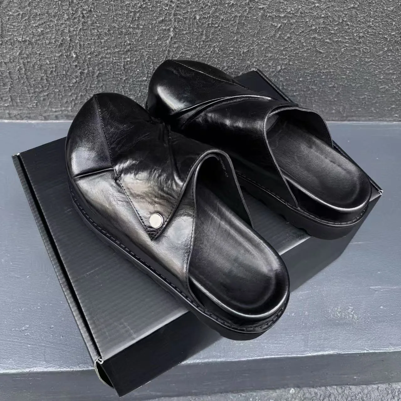 

Autumn new retro style, the same thick-soled heightening bag head half slippers, wearing a pedal shoe