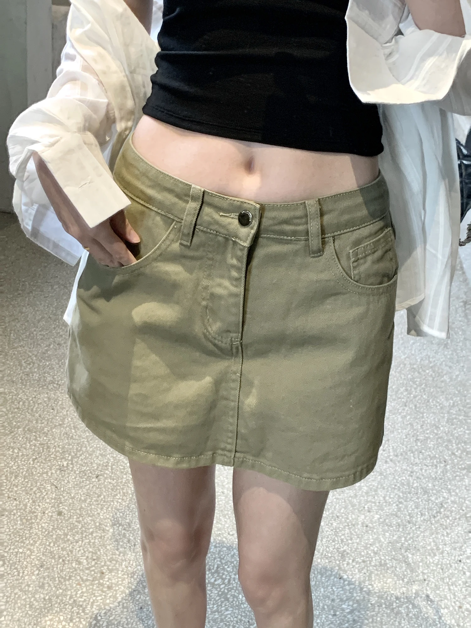 

Джинсовая юбка А-силуэта с эффектом похудения, с низкой талией, для женщин, лето 2026, с высокой талией, с дизайнерскими карманами