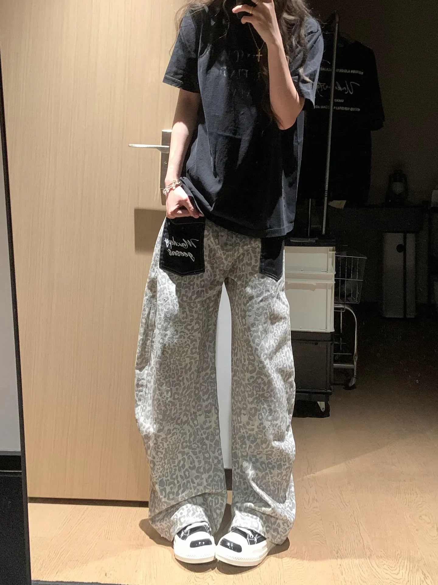 

American Retro Leopard Print Patchwork Pocket Straight Leg Denim Pants Women Loose Wide Leg Casual Style Long Pants