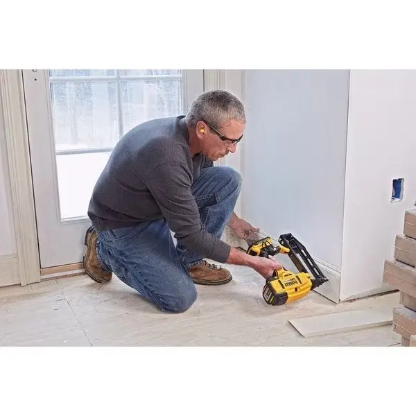 20V MAX* XR 16 GA Cordless Straight Finish Nailer Kit