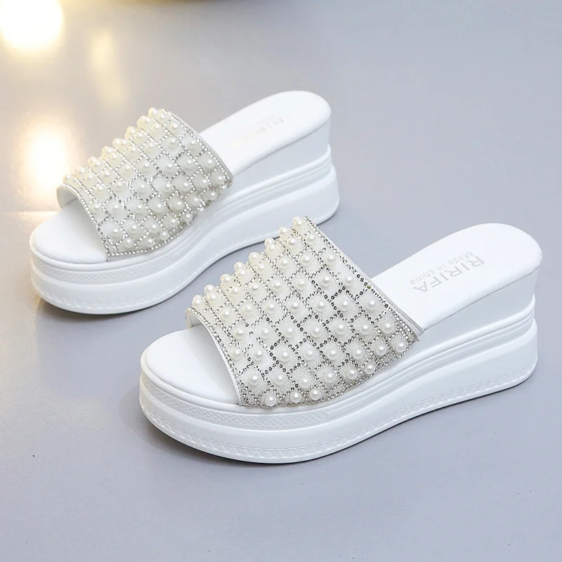 2024 New Summer Style Fashionable Comfortable and Versatile Casual Sandals Enhanced Pearl Wear-resistant Thick-soled Slippers