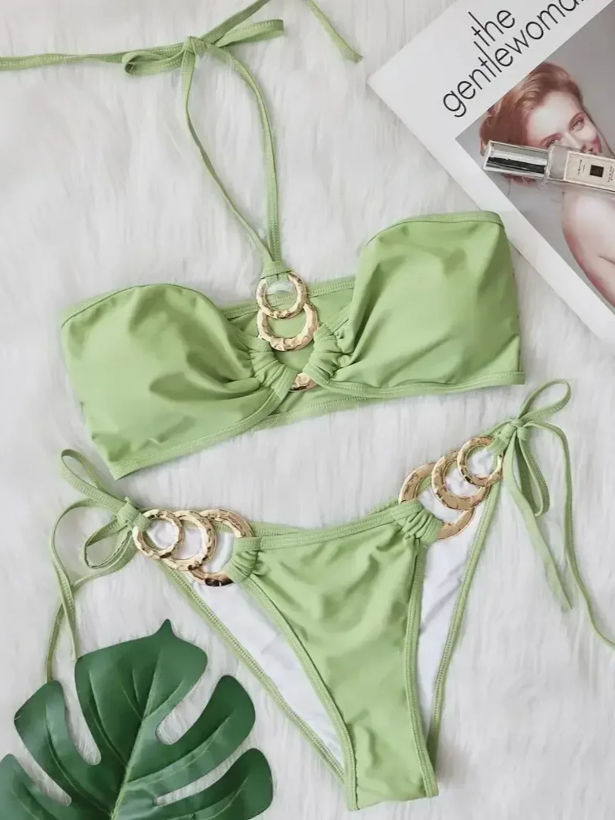 

Светло-зеленый бикини для женщин 2025, сексуальные металлические аксессуары, купальник из двух предметов, купальник без бретелек с лямкой на шее и открытой спиной, купальный костюм на шнуровке