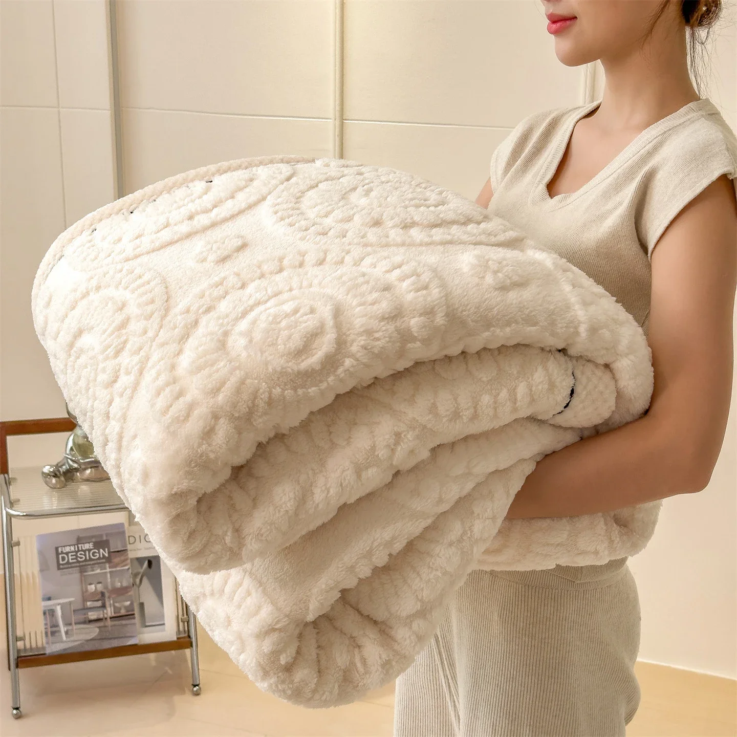 Double Sided Carved Velvet Spring Autumn Bed Blanket Luxury Thickened Warm Plush Sofa Throw Blanket Solid Color Fleece Blankets