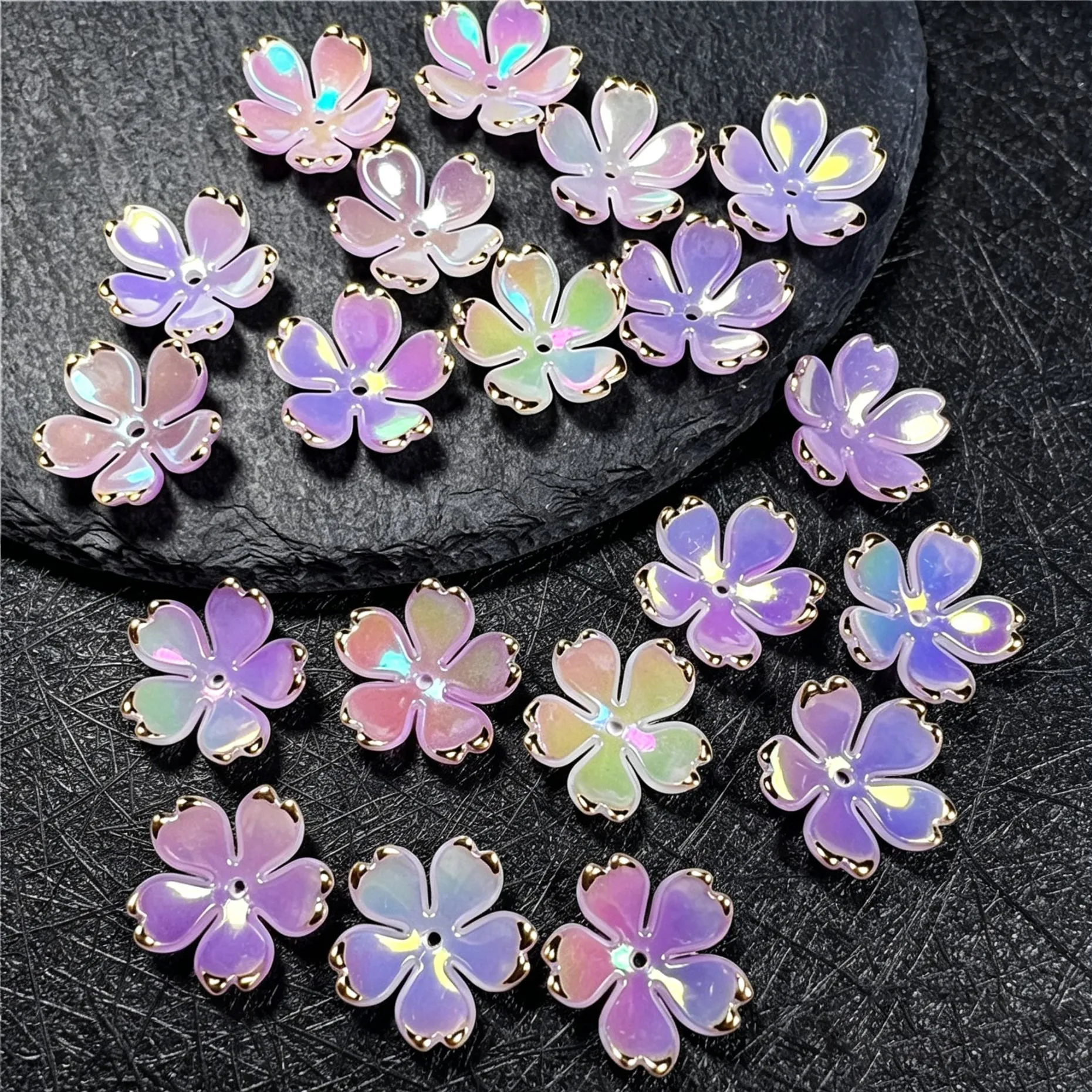 50 Stück Kirschblüten-Acryl-Blumenperlen, lose Abstandshalterperlen für DIY-Armbänder, Ohrringe, Haarschmuck, Zubehör für die Schmuckherstellung – Detail 4