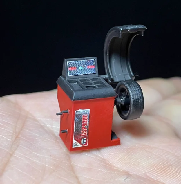 

1:64 Tire dynamic balance machine model repairman model ornaments