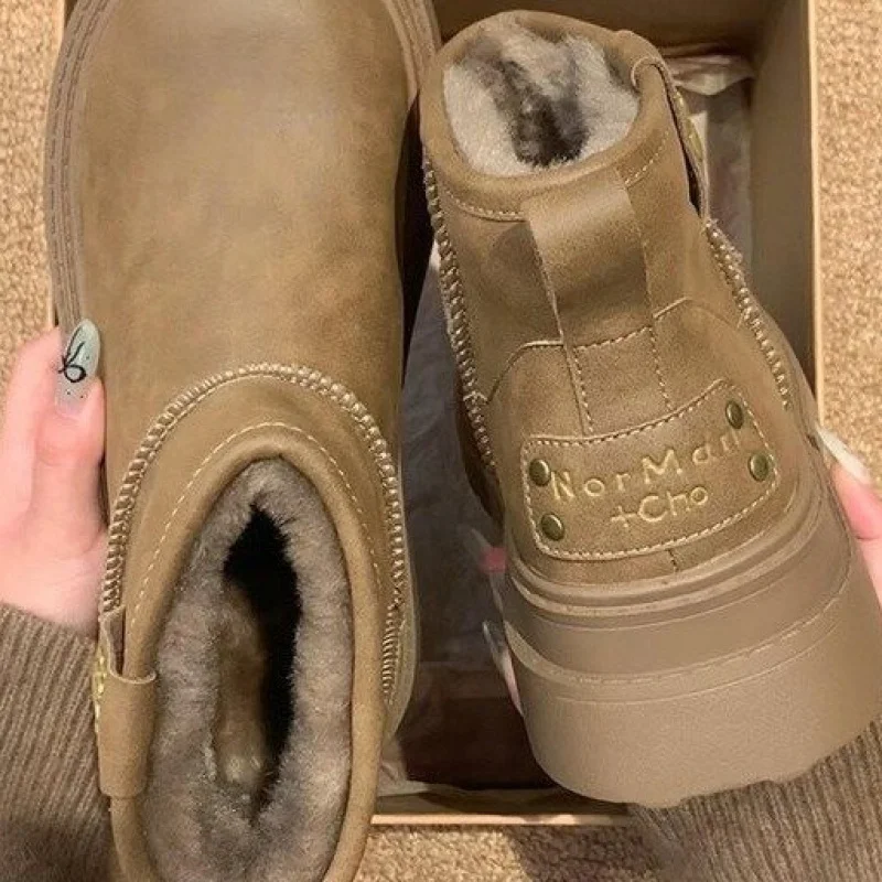 

Milky White Thick-Soled Waterproof Fur Snow Boots for Women, New Retro Non-Slip Fleece-Lined Short Boots for Autumn and Winter