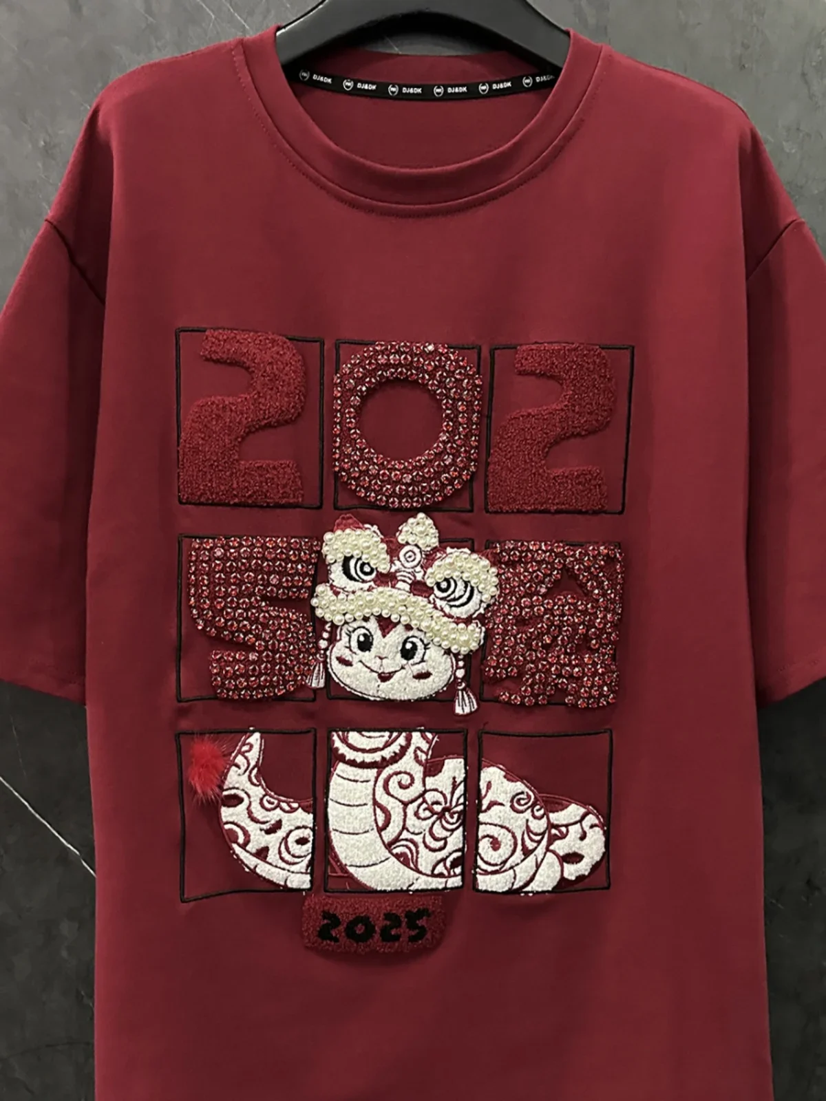 Autumn and Winter Embroidery Diamond-encrusted Red Short-sleeved T-shirt Women's National Style Cartoon Snake Heavy Industry Top