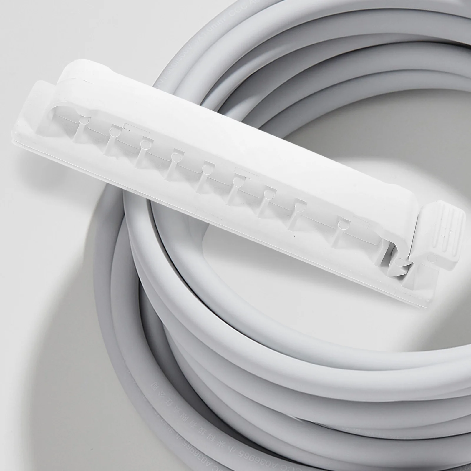 

4Pcs Cord Keeper Cable Organizer Wire Management Desktop Clip Adhesive Cord Keeper Wire Management Cable Organizer