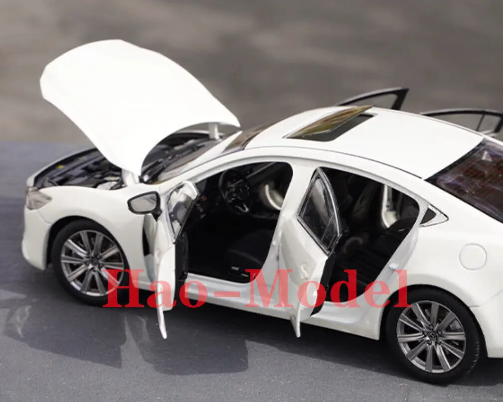 Carro modelo de liga para Mazda Atenza, metal fundido, brinquedos para meninos e meninas, passatempo, coleção de ornamentos, branco, 1:18, 2019