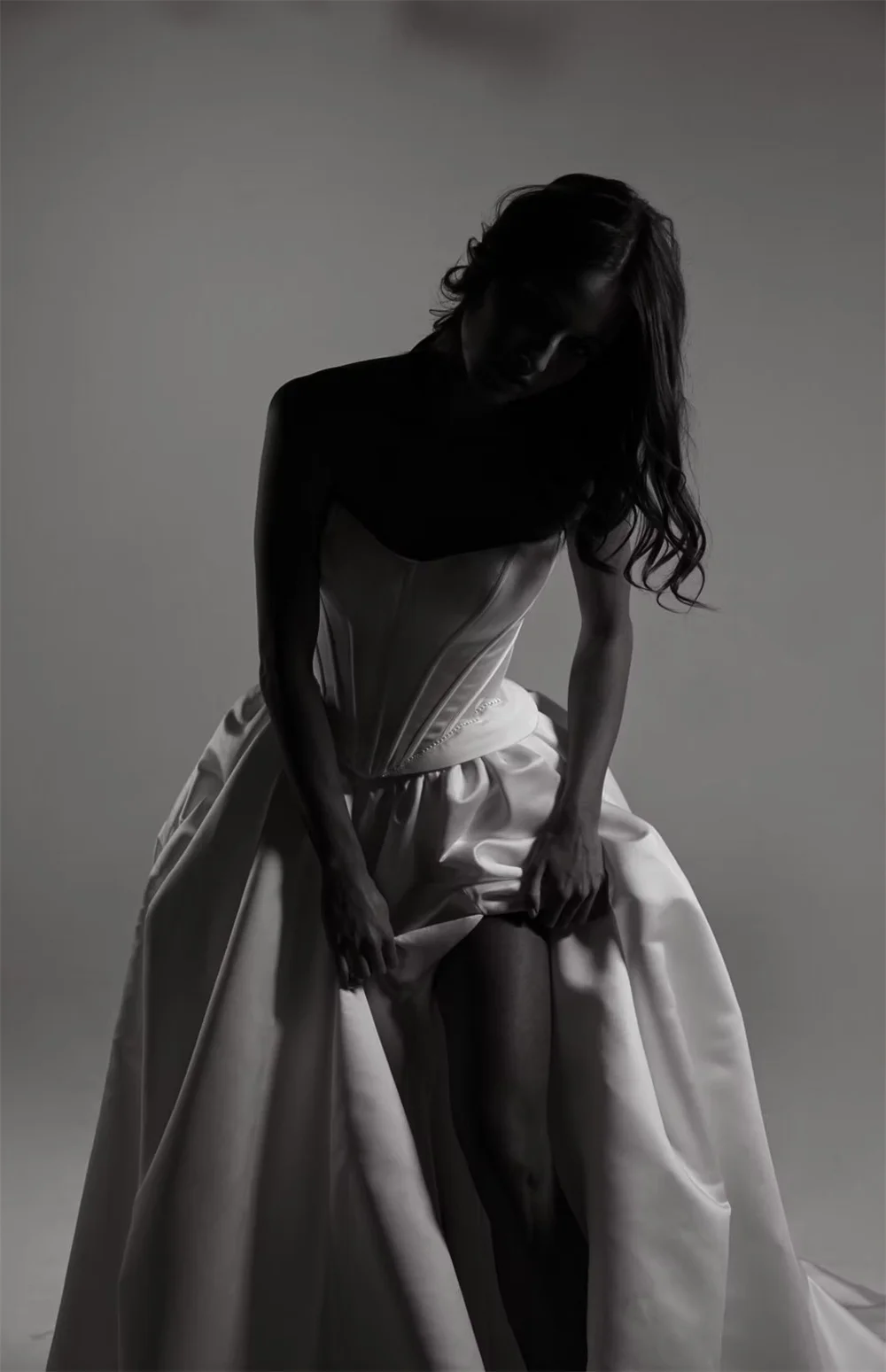 Tokyo Customized Elegant Strapless Wedding Dresses Sleeveless A-Line Satin Bridal Gowns 2025 White Court Train Wedding Gowns