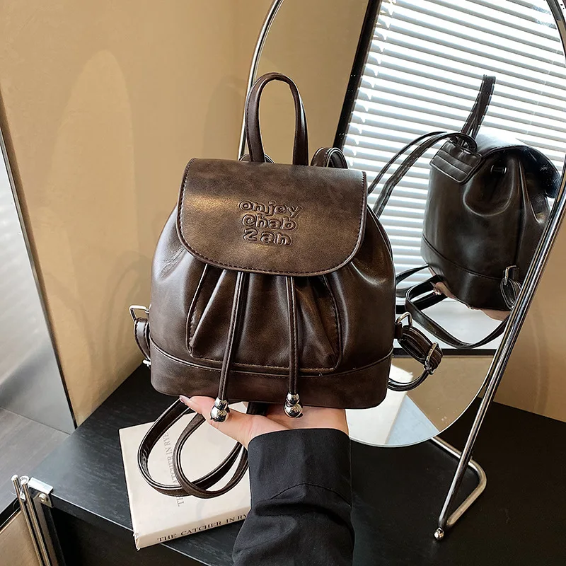 

Осенний женский рюкзак — классическая мини-рюкзак с кожаными акцентами, водонепроницаемым чехлом для ноутбука и несколькими карманами, Essential для учебы