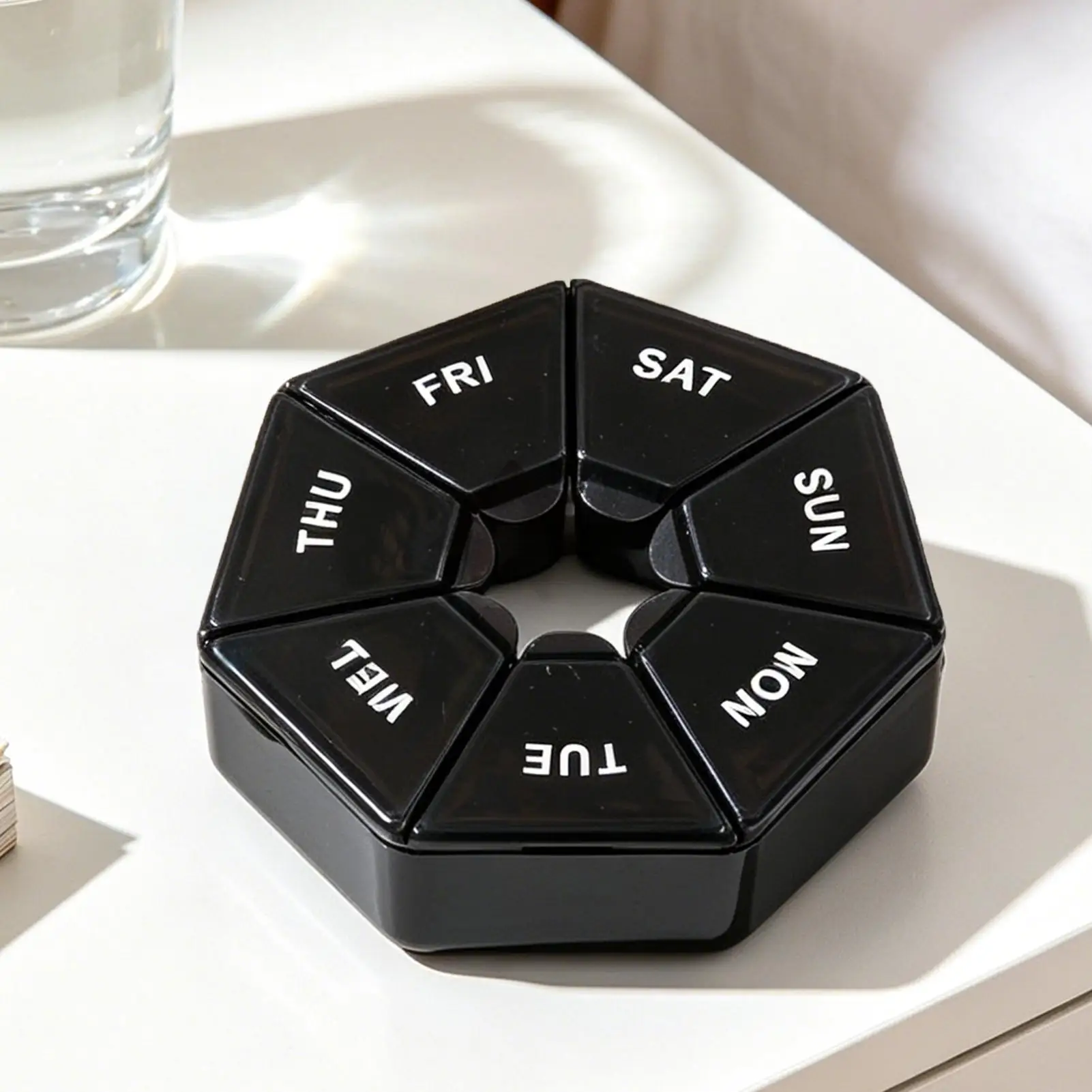 Daily Pill Organizer 7 Compartments Tablets Chews Case Anti-moisture Airtight Lid Pill Sorter for Elderly Men Women Purse Pocket