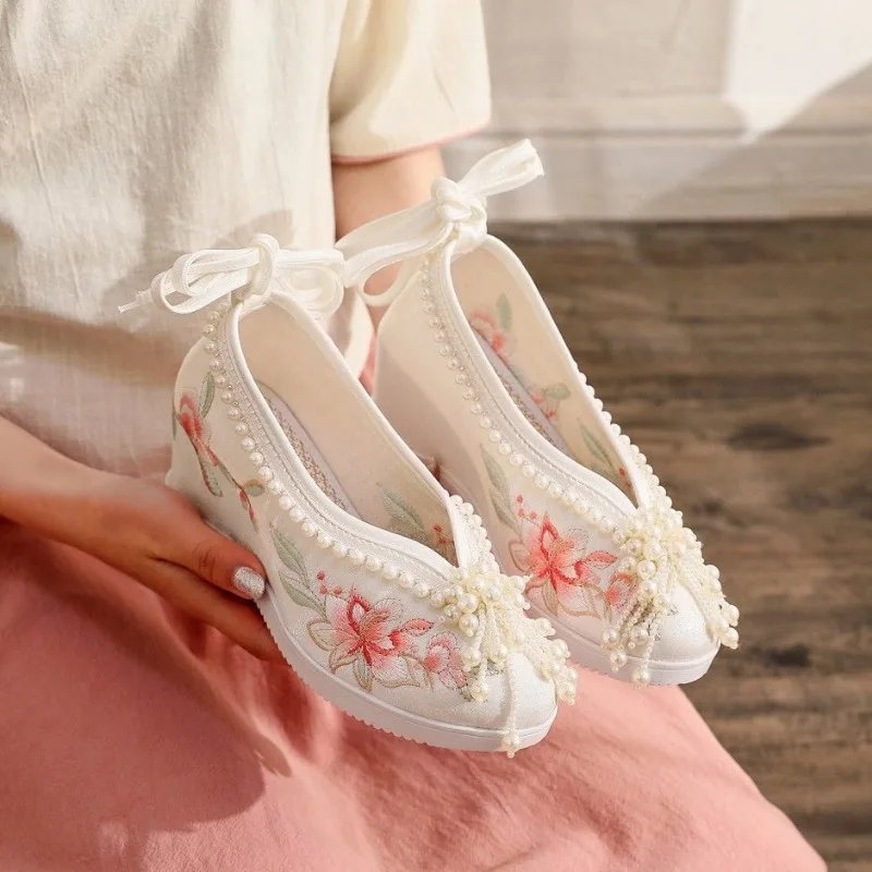 Women Cheongsam Hanfu Shoes Pearl Tassels Flower Embroidery Cloth Shoes Lady Chinese Style Ancient Fairy Cosplay Wedding Shoes