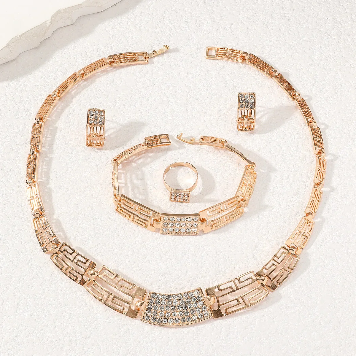 السيدات مجوهرات الزفاف مجموعة الماس دائرة قلادة أقراط خواتم أساور مجموعة مجوهرات تصميم جوفاء السيدات مجموعة مجوهرات كلاسيكية