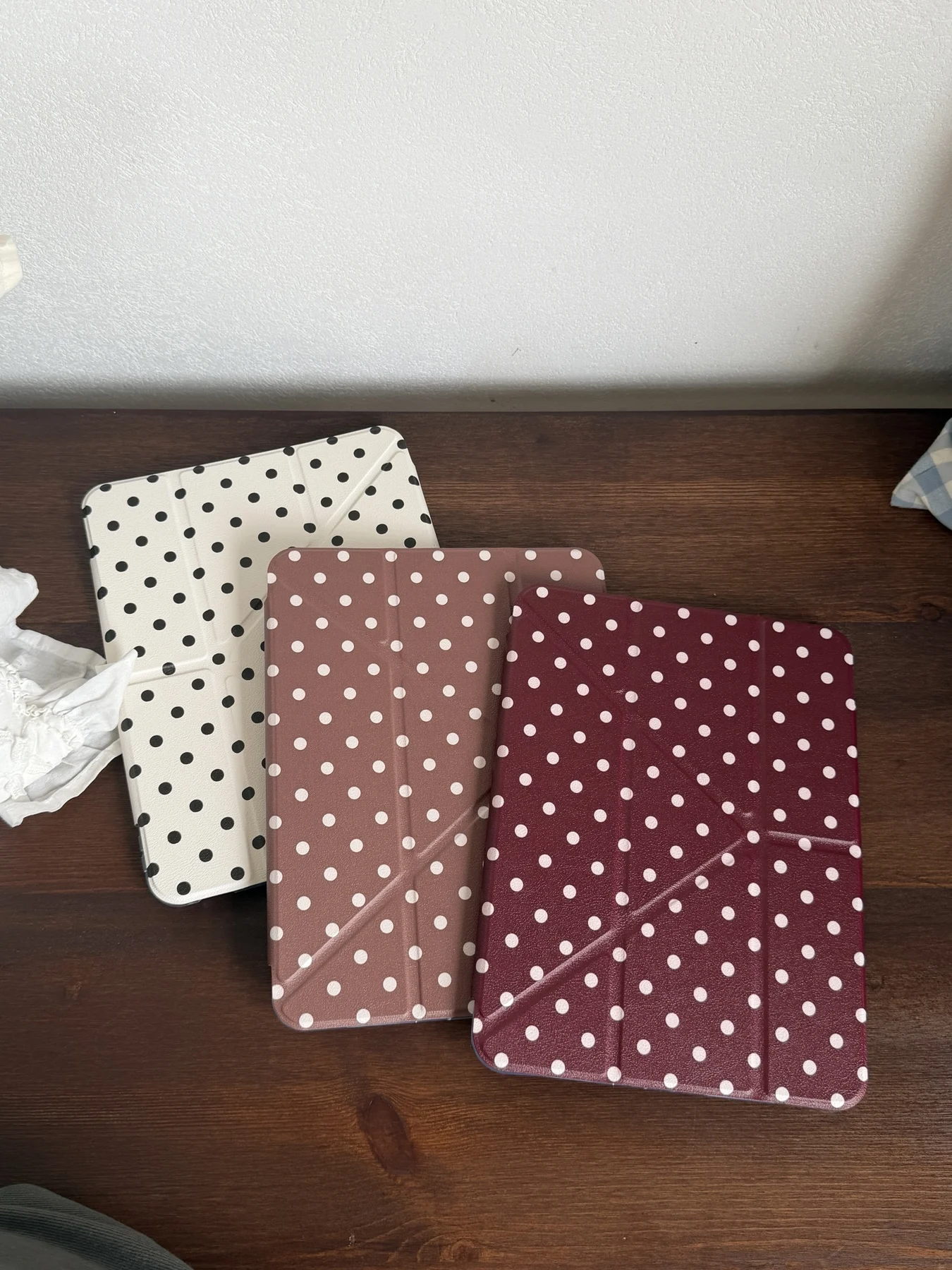 Fashion Snap-Closure Polka Dot Y-Fold iPad Case (6 Colours) For IPad10/11th Air 11 4/5 10.9 Pro 11 12.9 iPad 10.2 7/8/9th Gen 2