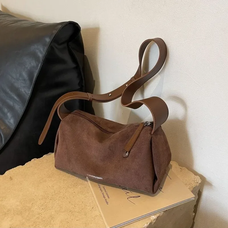 High Appearance Level Suede Bag Autumn and Winter New Style Simple Fashion Crossbody Bag Vintage Niche One-shoulder Commuter Bag