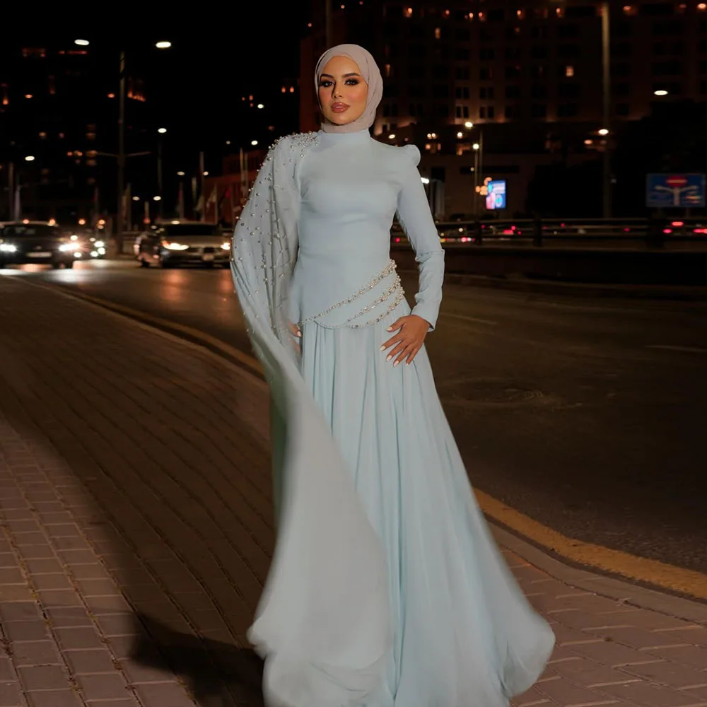 Amour Maßgeschneiderte A-Linien-Abendkleider mit Perlen für Muslime, luxuriöse himmelblaue lange Ärmel mit Hijab, bodenlange Ballkleider mit hohem Kragen