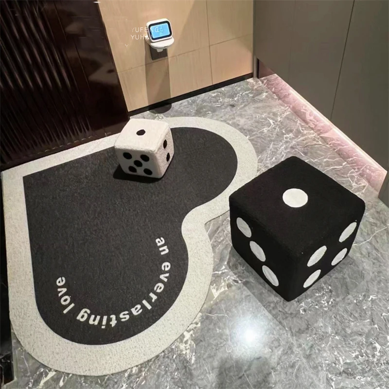 Tappetino per porta a forma di cuore per ingresso Tappetino di benvenuto nero Tappetino antiscivolo assorbente resistente allo sporco Tappeto per interni ed esterni a basso profilo Ingresso