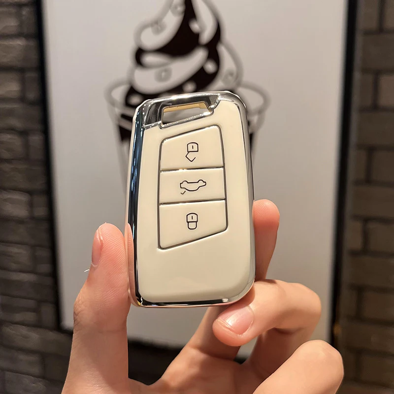 TPU Car Key Case Cover Bag Shell Fob For VW Volkseagen Passat B8 Magotan For Skoda Superb A7 Kodiaq Seat Bear Keychain