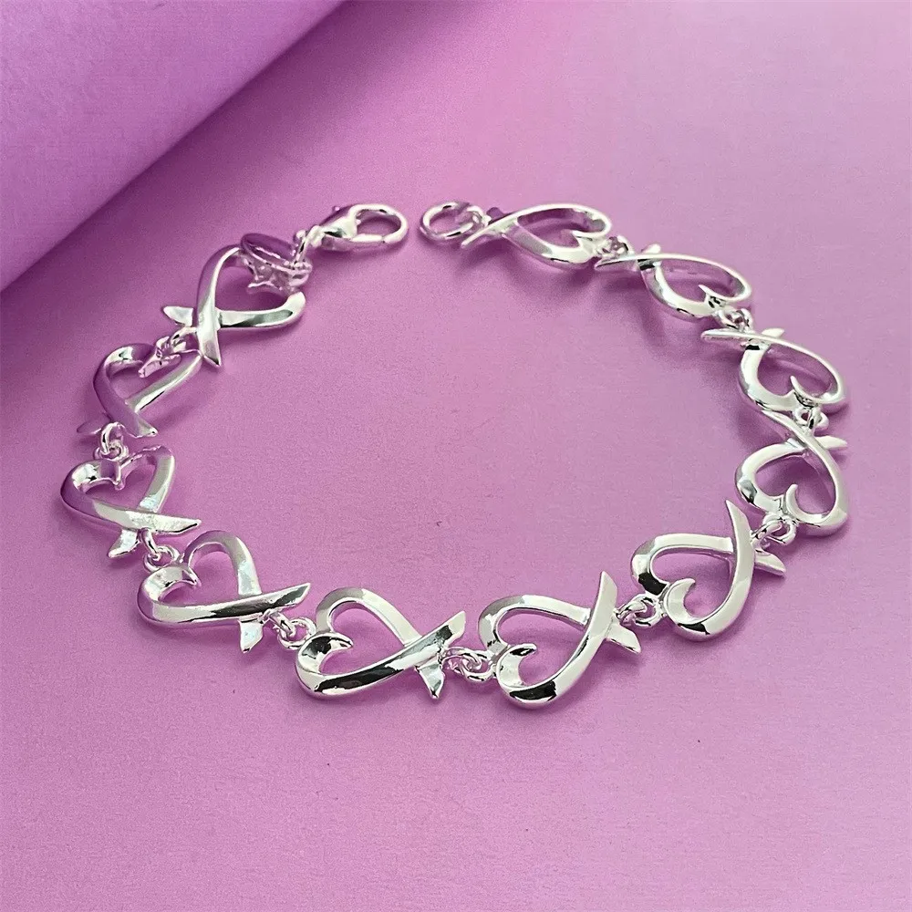 Niedliches, exquisites herzförmiges Armband aus 925er Sterlingsilber für Damen, luxuriöser Geschenkschmuck für Verlobungsfeiern