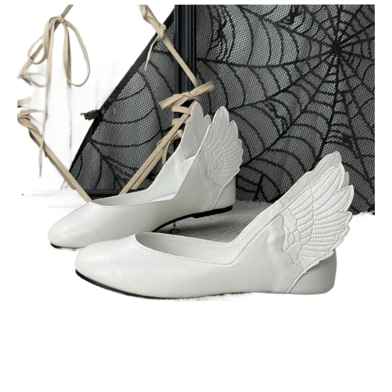 Mittelalterliche flache Schuhe für Damen mit flachem Absatz und einseitigem Flügeldesign – vielseitige, leichte Retro-Schuhe für Frühling und Sommer