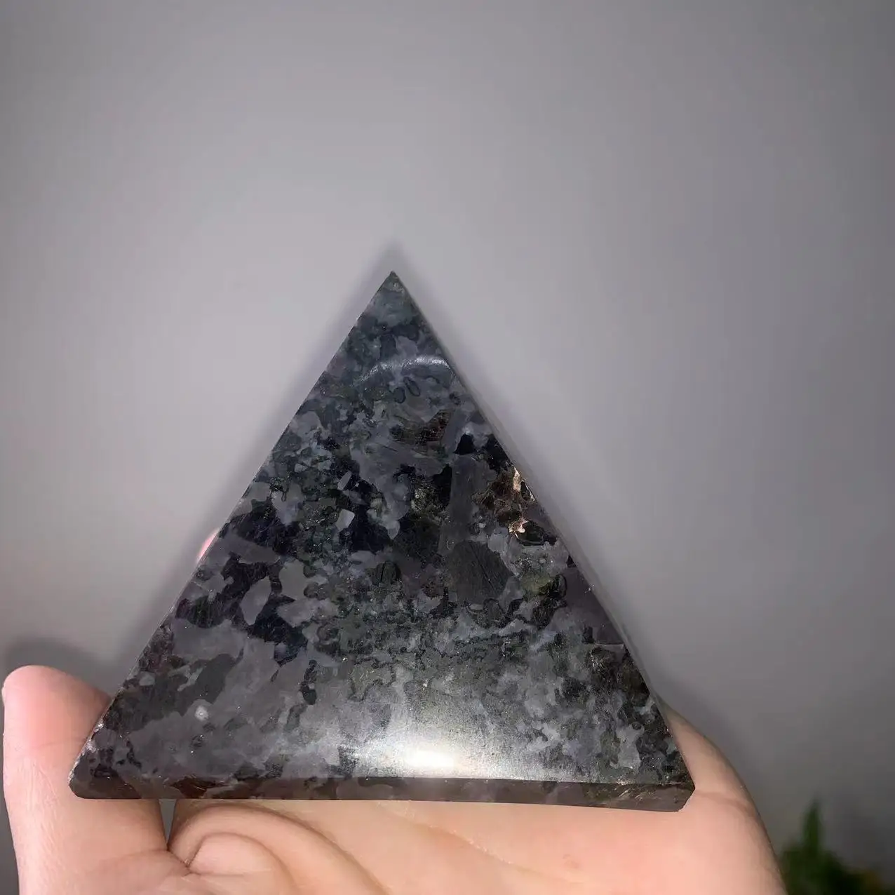 Natural Serpentine Pyramid for Decoration, Energy Crystal, Reiki Healing, Meditation Room, Office Furniture, Gift Collection