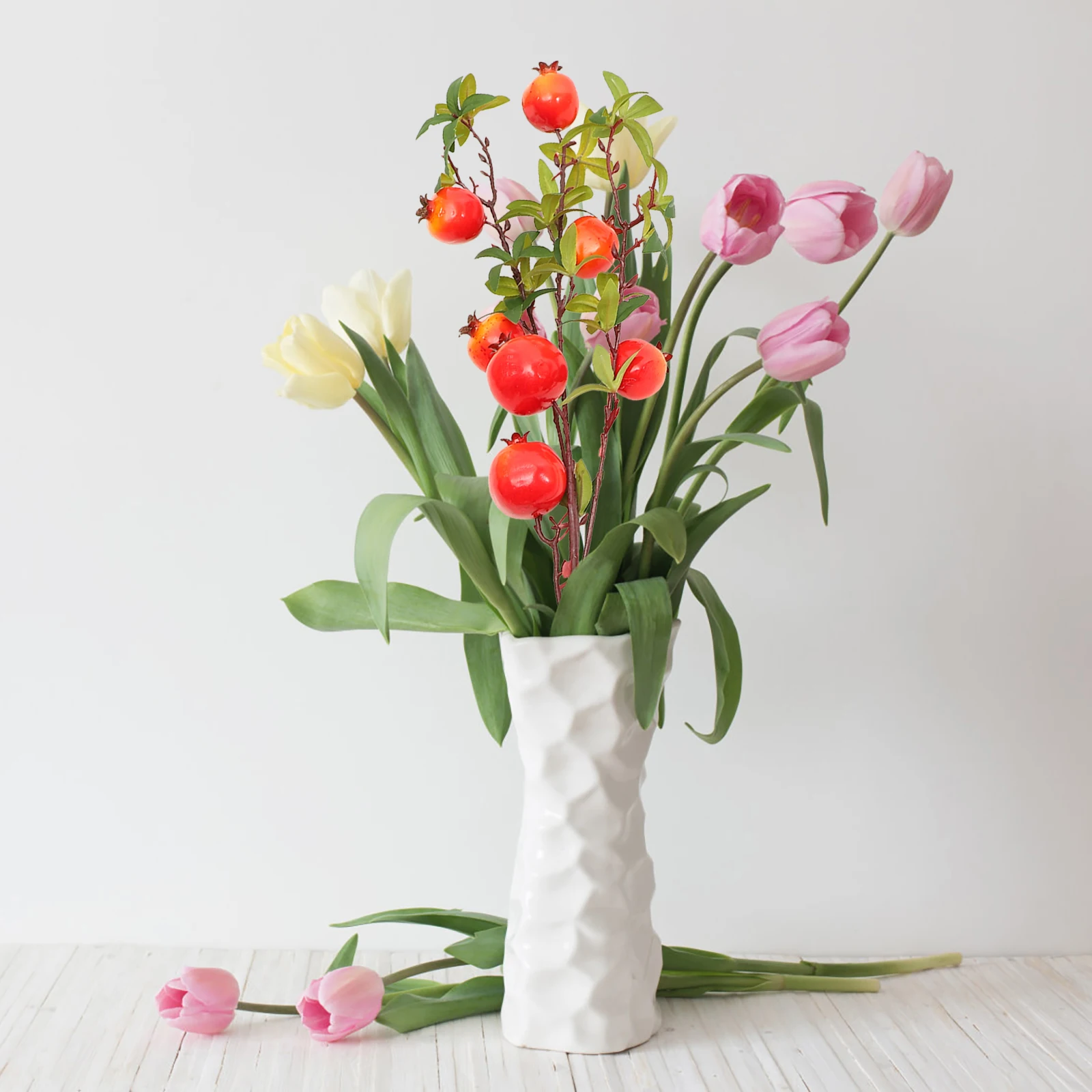 

Premium Artificial Pomegranate Stem Lifelike Decorative Plant Stick Bright Color Wedding Party Home Bedroom Photography Prop