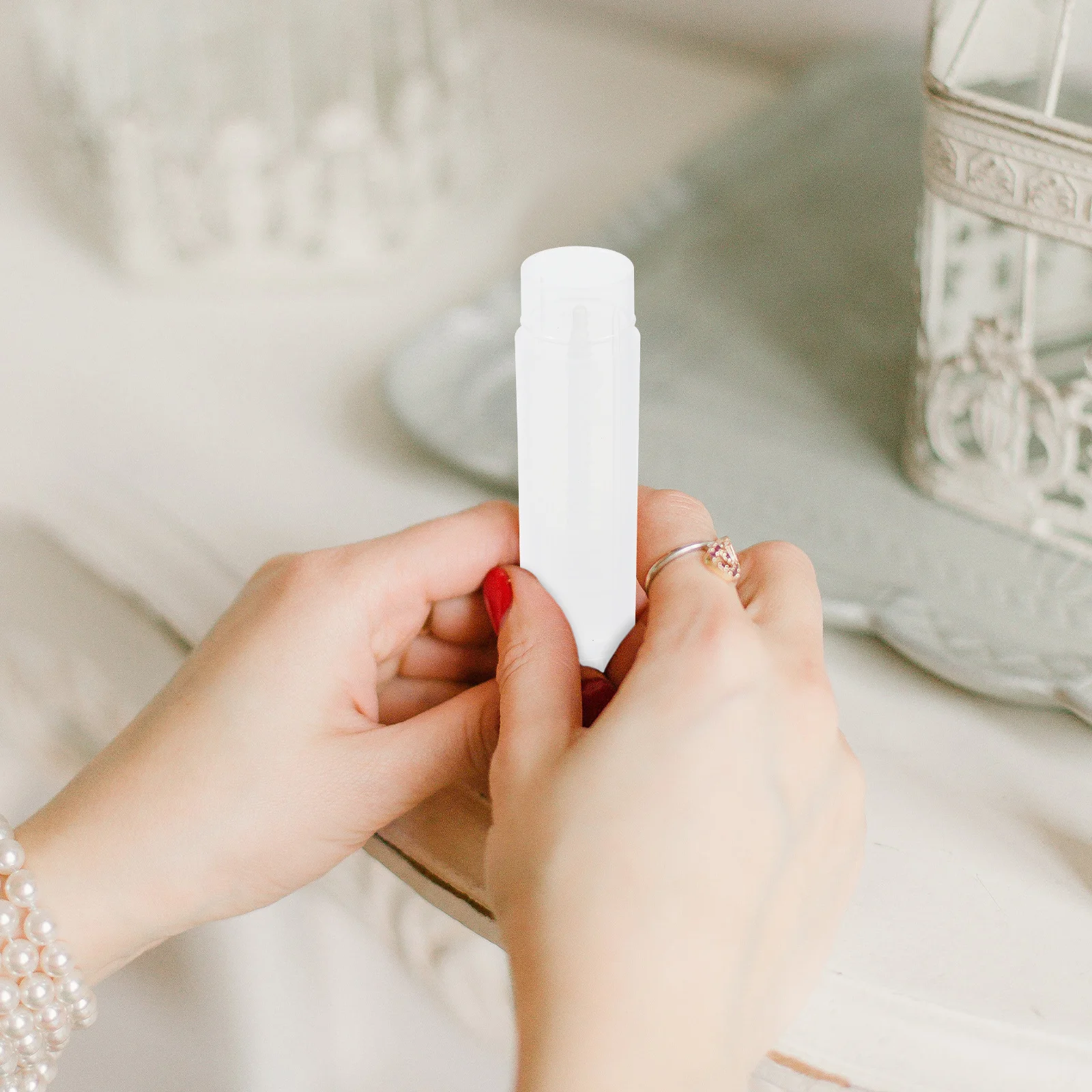 100 pçs tubo de bálsamo labial recipiente vazio com tampas para diy cuidados com os lábios recarregável suave push roda pp material batom