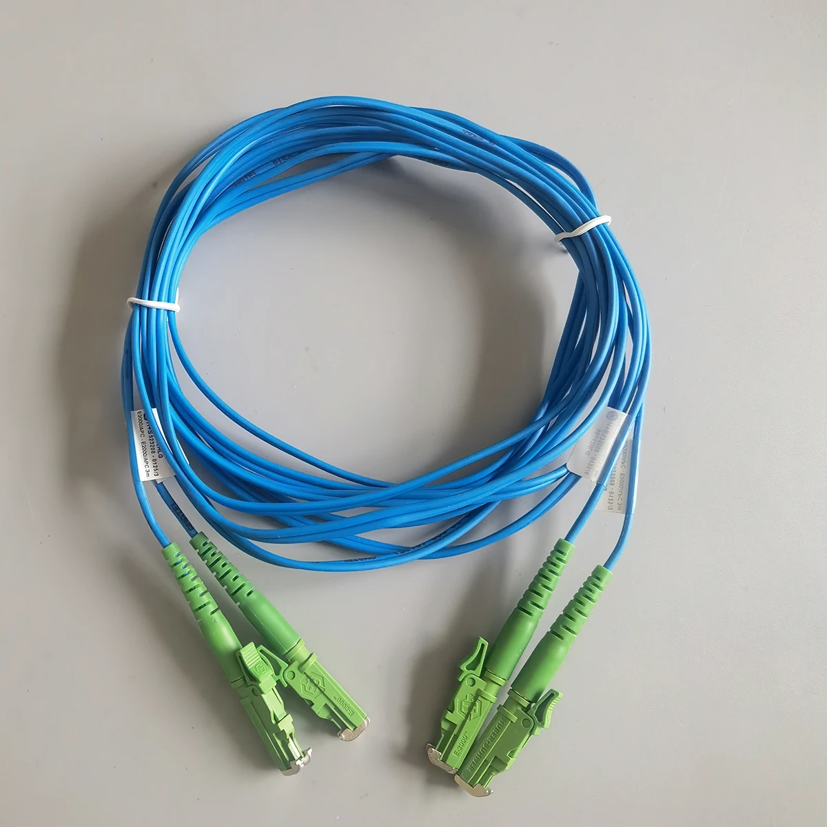 Cable de fibra óptica E2000/APC, modo único, doble núcleo, Cable de extensión interior FTTH, Cable de conexión de conversión dúplex, Cable de fibra óptica de 3M