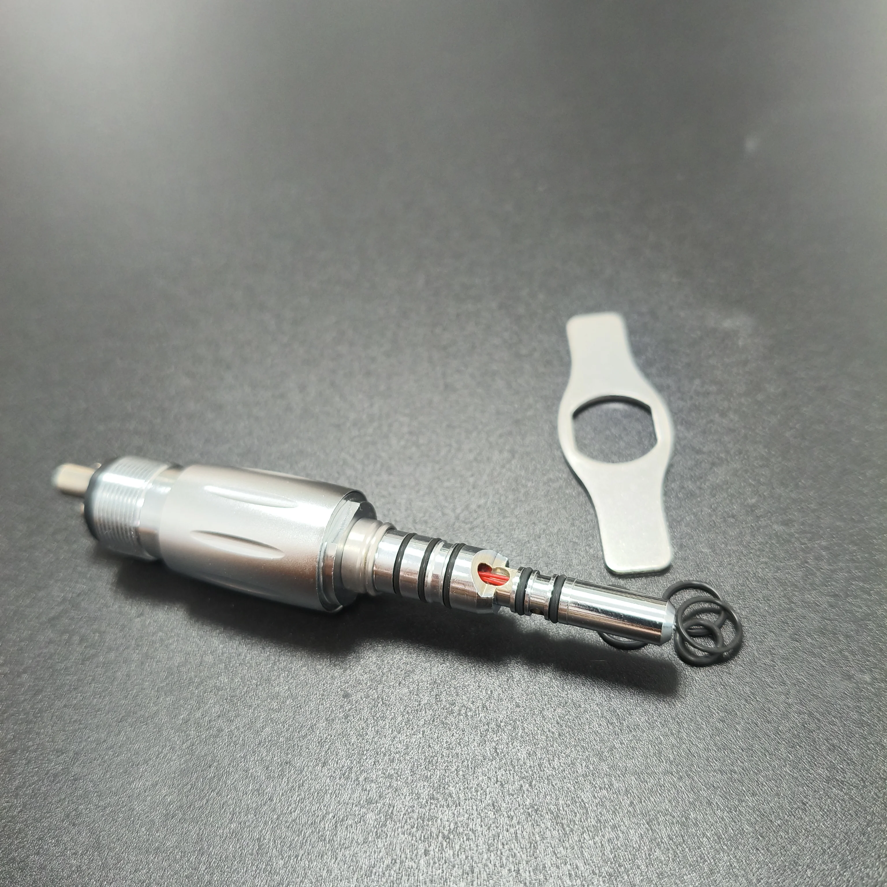 

4-луночный стоматологический быстроразъемный соединитель, подходит для высокоскоростных наконечников Kavo - необходимый инструмент для стоматолога