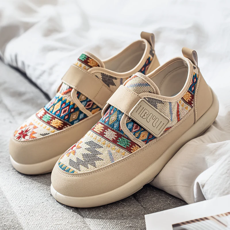 Zapatos de hombre para primavera y verano con puntera ancha, cierre de velcro, estilo casual deportivo, versátiles, de moda y con diseño exclusivo.