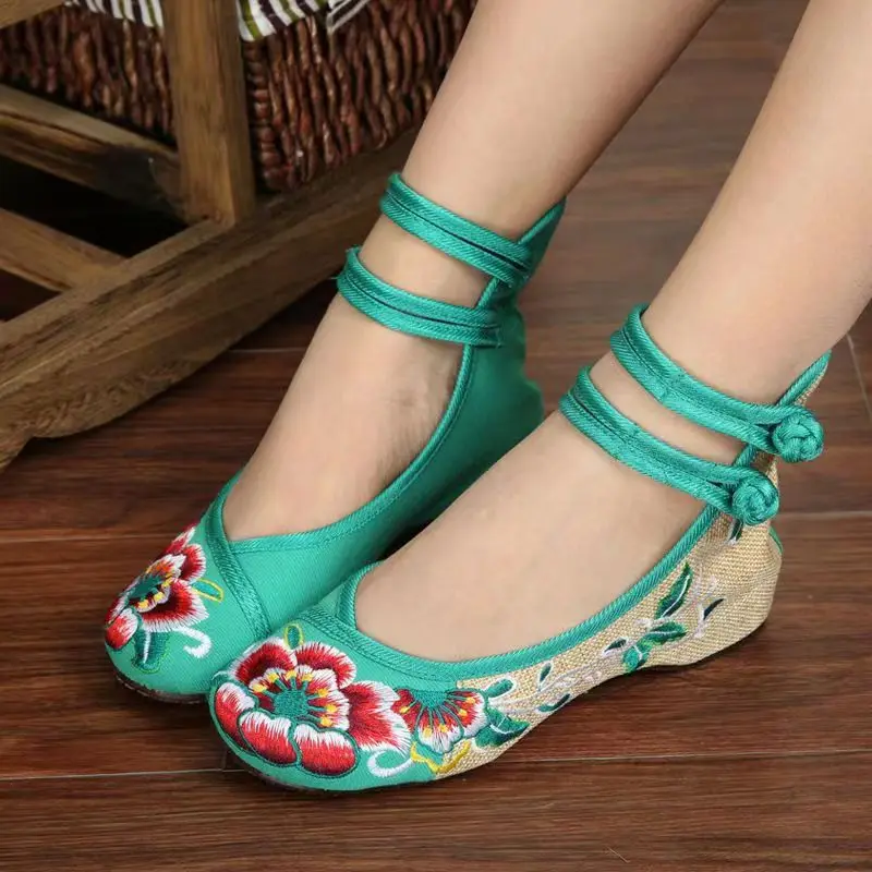 Student Chinese Embroidery Hanfu Shoes Women Traditional Ancient Costume Classical Dance Ethnic Female Vintage Performance Shoes