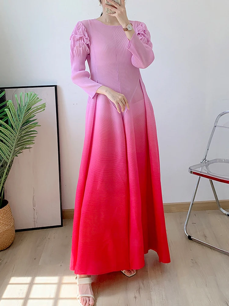 GVUW Pleated Gradient Lantern Dress For Women 2024 Autumn New O-neck Long Sleeves Female Evening Dresses Fashion Elegant 17G2002