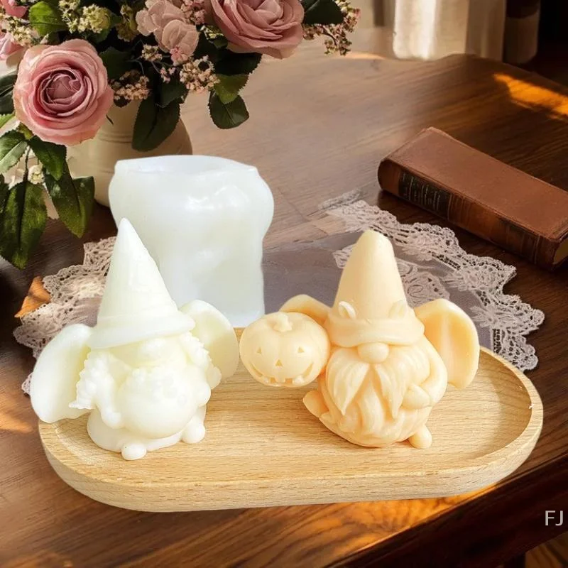 Forma silikonowa do samodzielnego wykonania świec aromaterapeutycznych i mydeł w kształcie dyniowego krasnala ze skrzydłami, idealna do dekoracji domu i na Halloween.