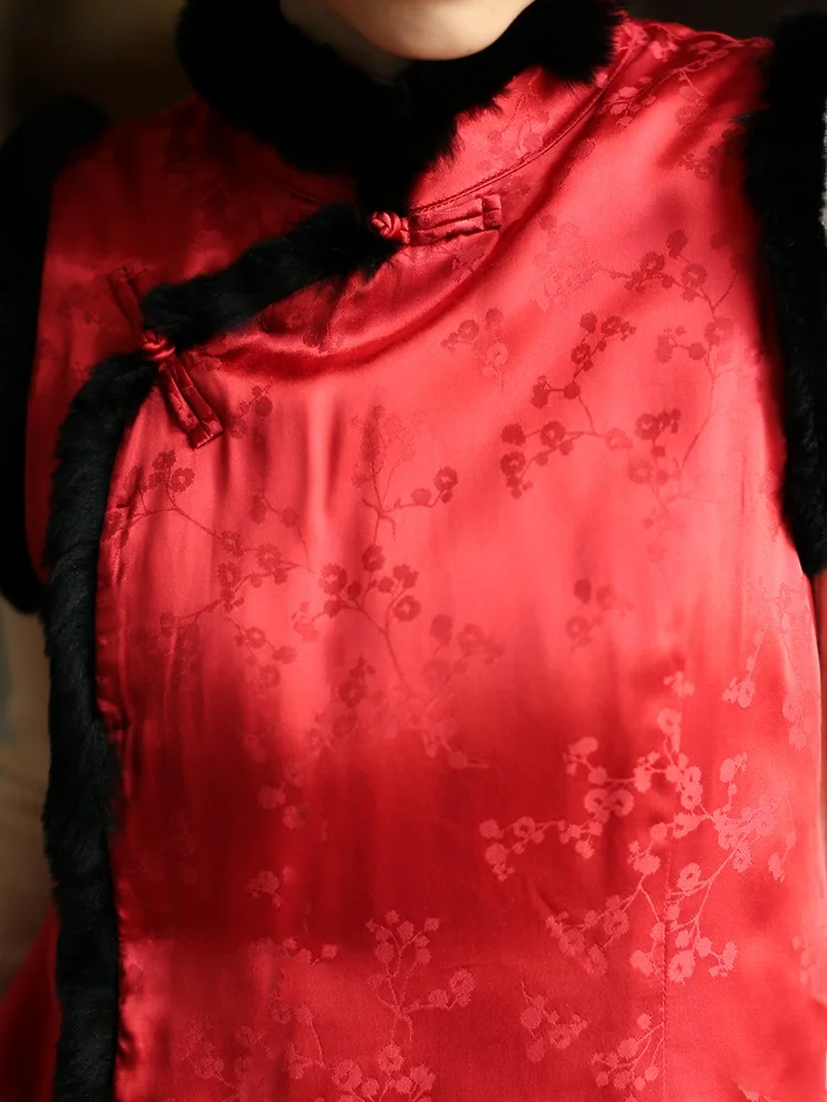 

Young Modernized Red Thickened Top Chinese New Year Style Jacket Fashionable Casual Winter Celebration Wear