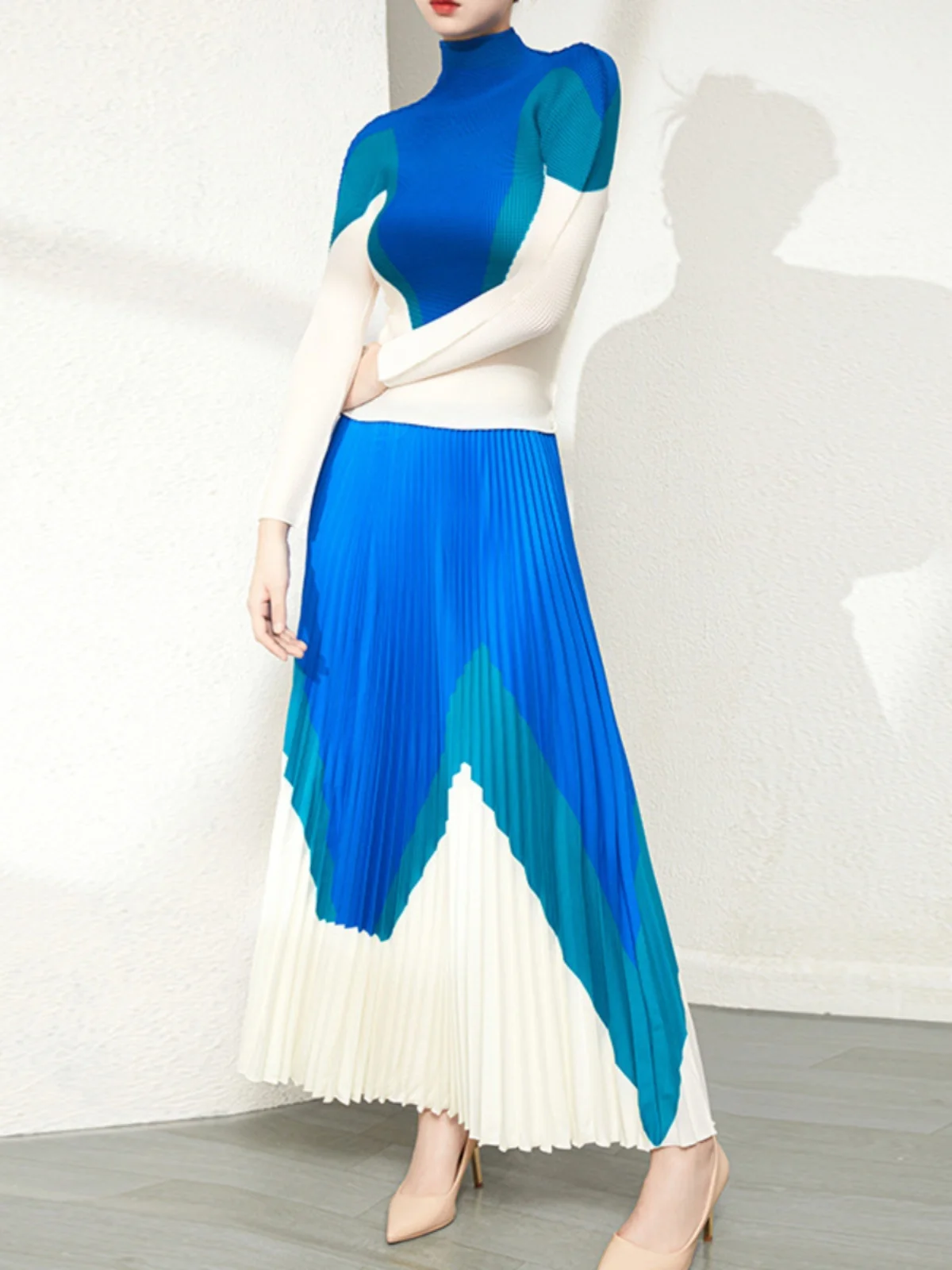 패셔너블한 프린트 하프 길이 스커트 긴팔 상의 여성 세트 폴리에스터 섬유 00% 투피스 수트 가을 2024 컬렉션