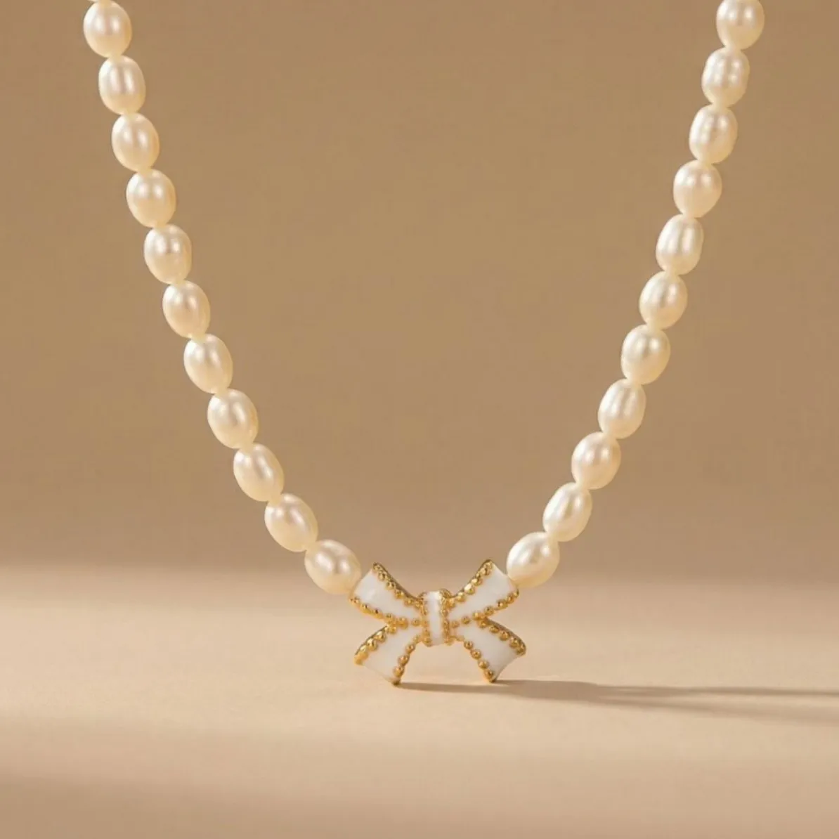 Korean design fairy fluttering white handmade lang butterfly freshwater rice pearl short necklace collarbone chain woman
