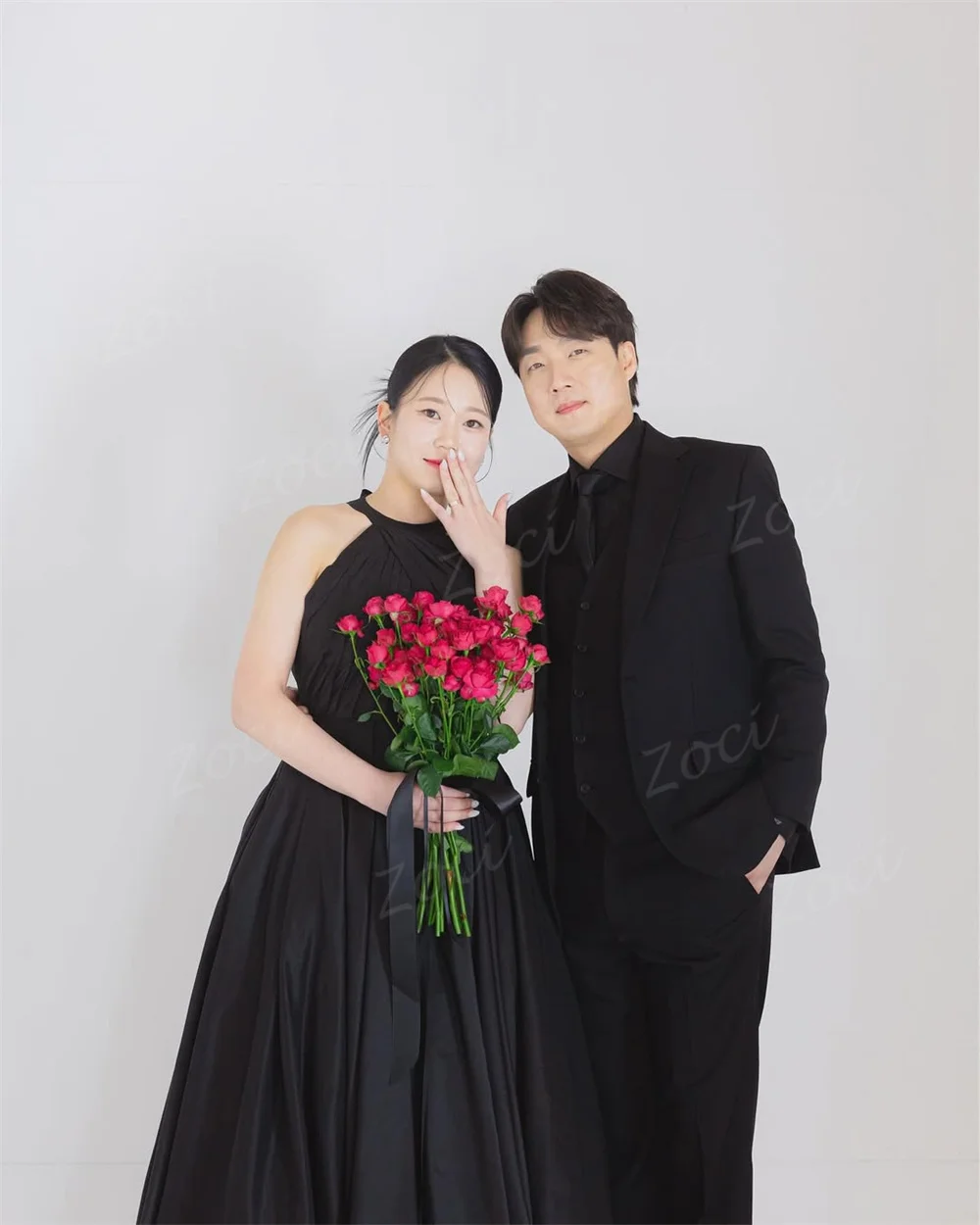 Zoci elegante Halter negro una línea vestidos de novia de Corea vestidos de fiesta de novia de satén personalizados vestido drapeado para sesión de fotos de boda
