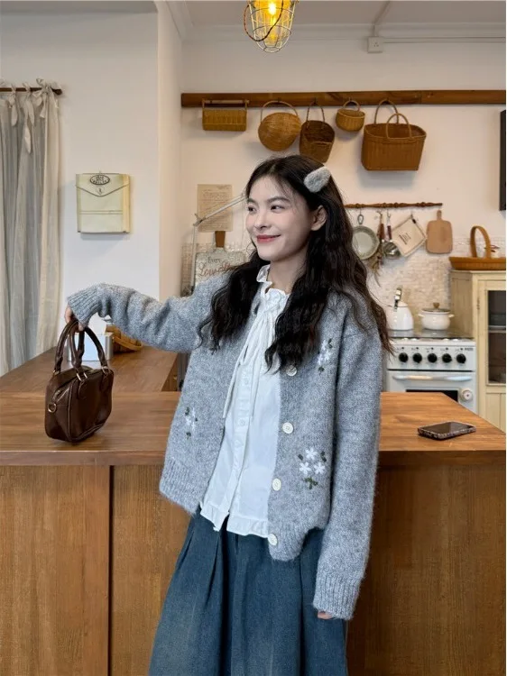 

Korean Sweet Embroidered Knitted Open Cardigan Sweater Women's Spring 2026 New Loose Long Sleeve Top Small Size Friendly
