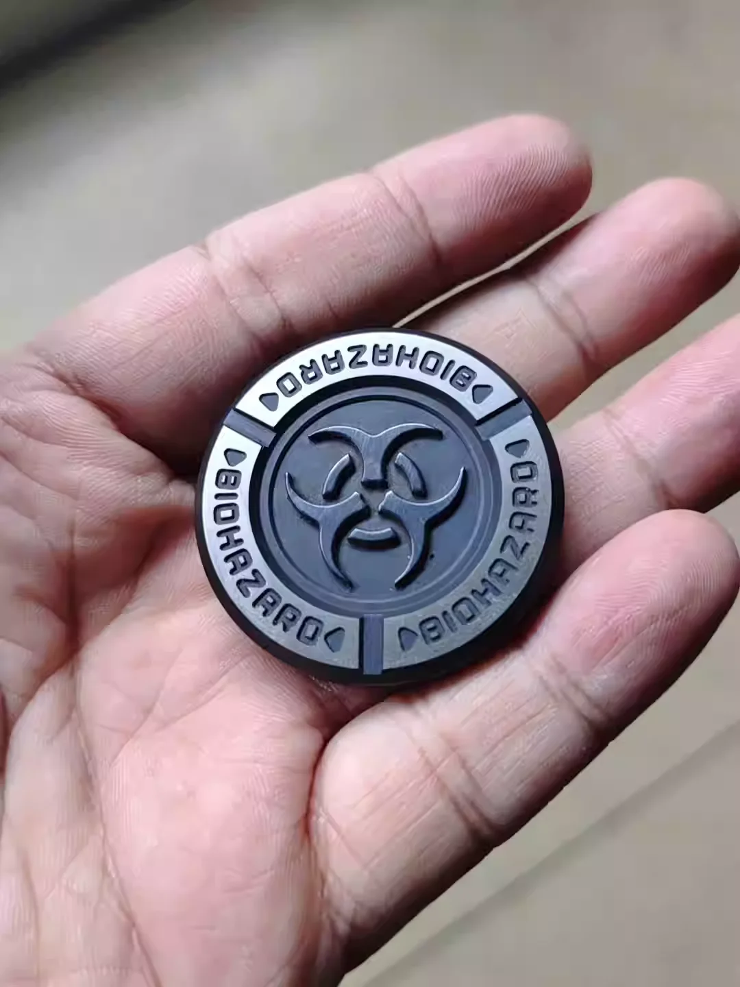 

Zirconium alloy snap coin fingertip gyroscope EDC