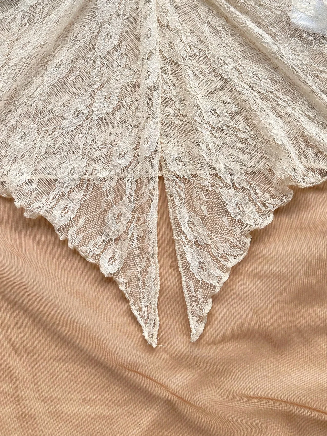女性用2ピースレースセット、ストラップレスツイストフロントク - Asymmetric Top Women のレビューと価格