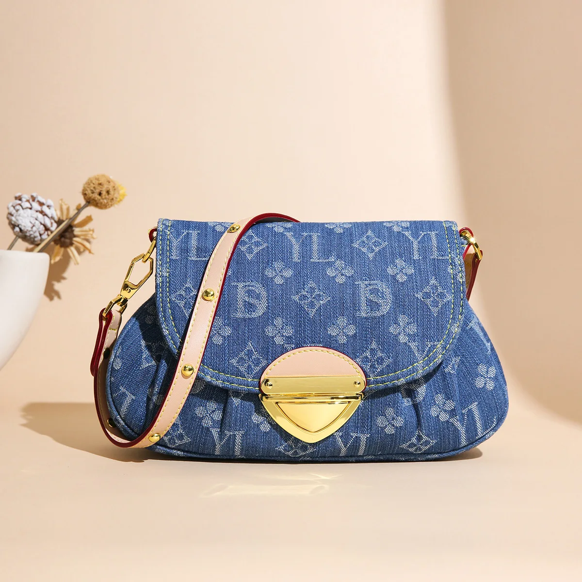 

‌2025 Korean Retro Square Bag‌ - Stylish Shoulder Crossbody Purse for Women, Vintage Mini Office Bag, Fashionable Girl's Handbag