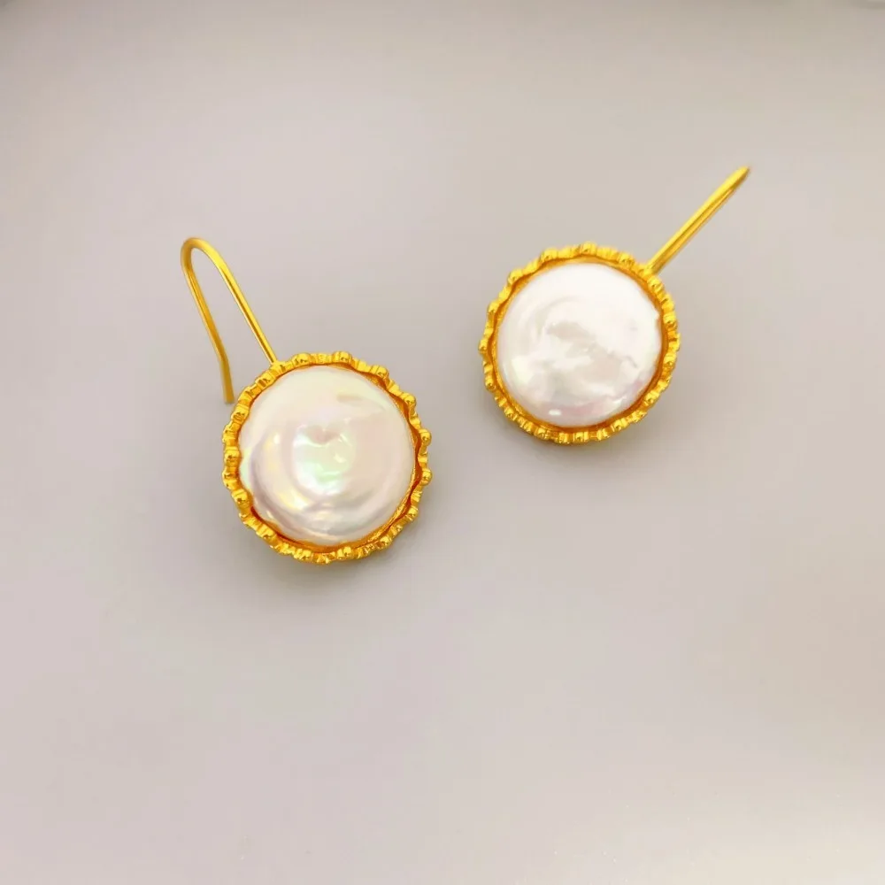 

New Fashion Retro Inlaid Button Shape Cultured Pearls Personality Temperament Ear Hooks Light Luxury Classic Earrings for Women