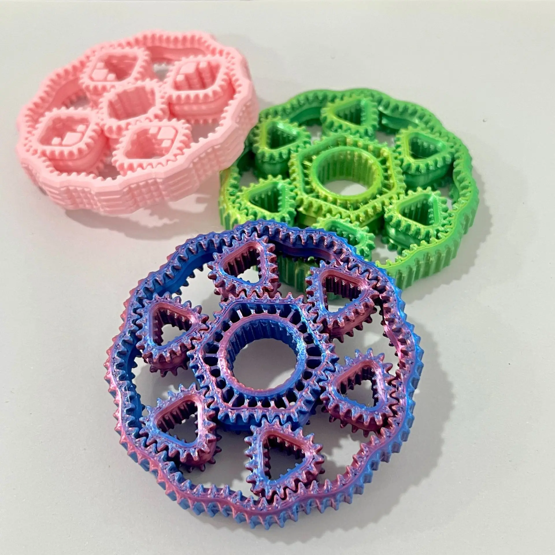 جديد اليد سبينر والعتاد الإجهاد الإغاثة الدوران EDC اليد الاسترخاء ألعاب متململة التروس الثلاثي الدائرية أدهد التوحد الغزل الدوران لعبة